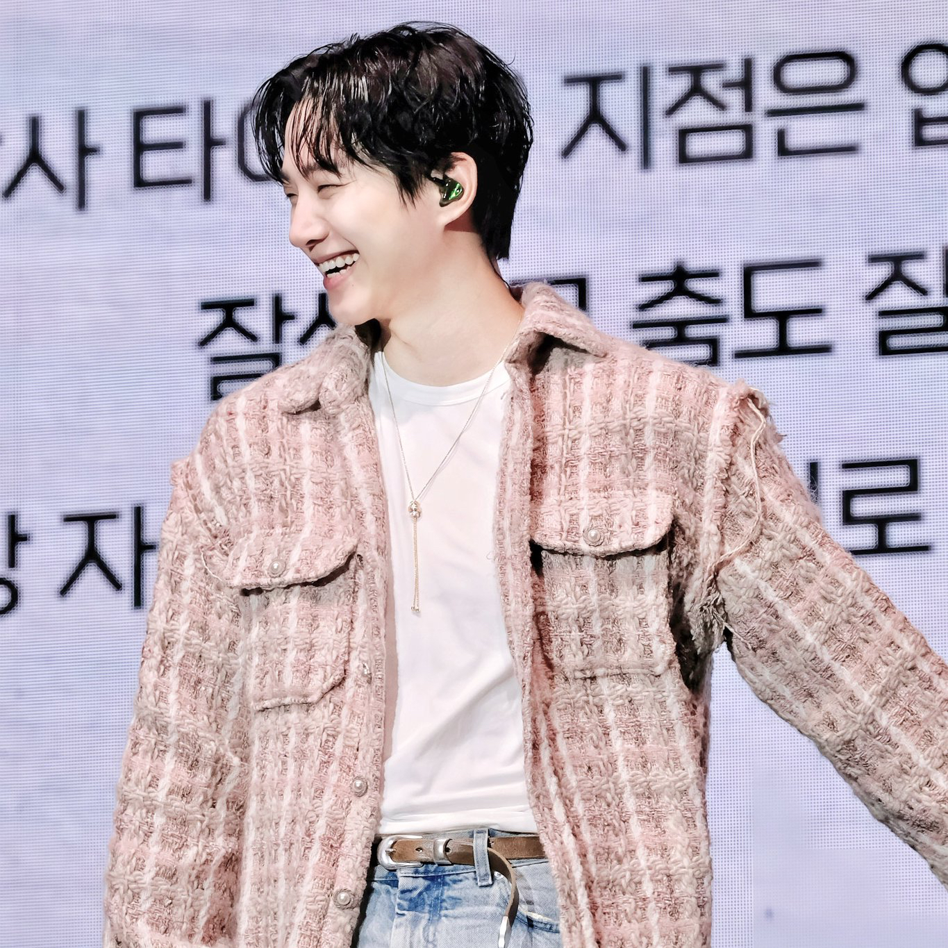 Behind-the-scenes cut of Lee Junho