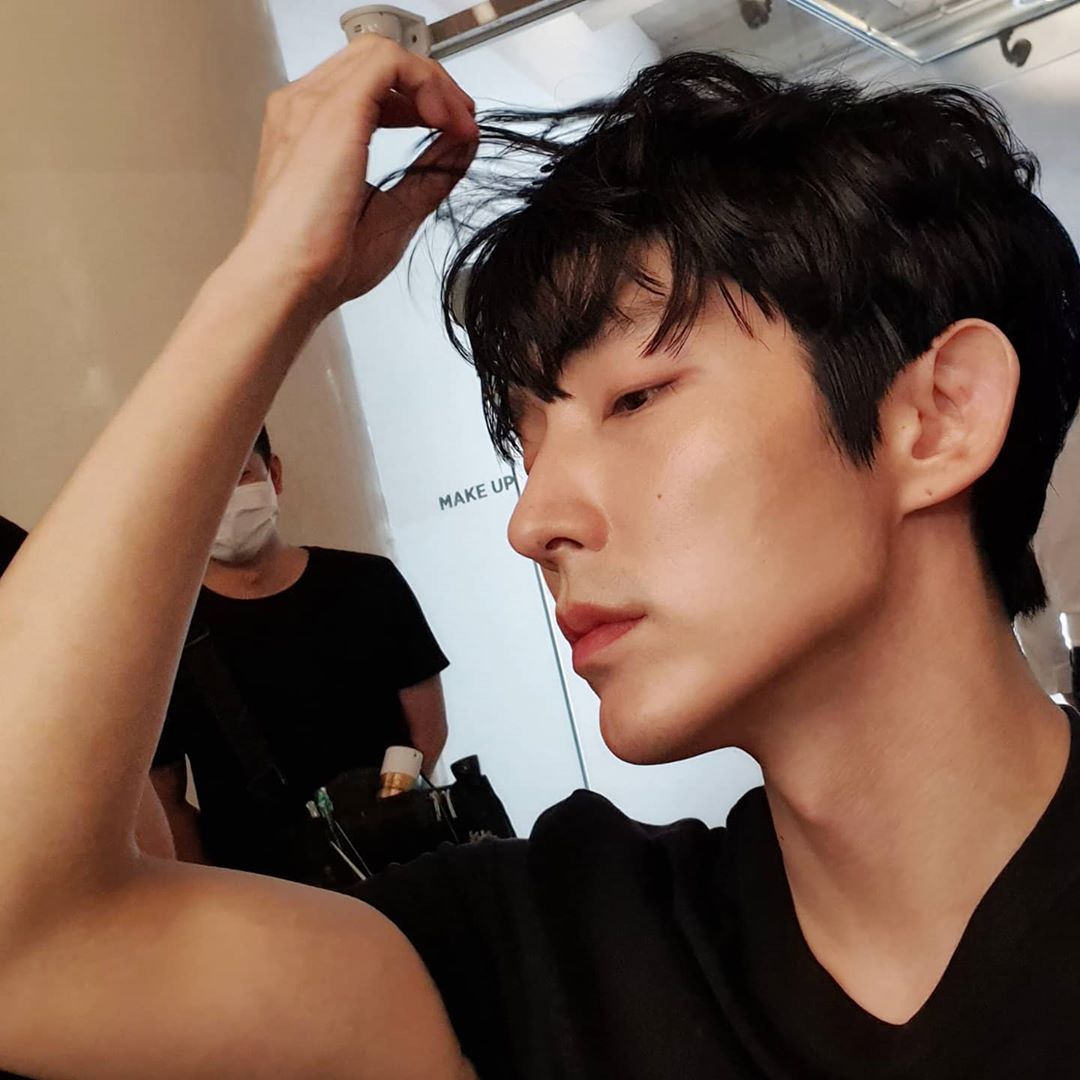 A moment captured by a fan of Lee Joongi