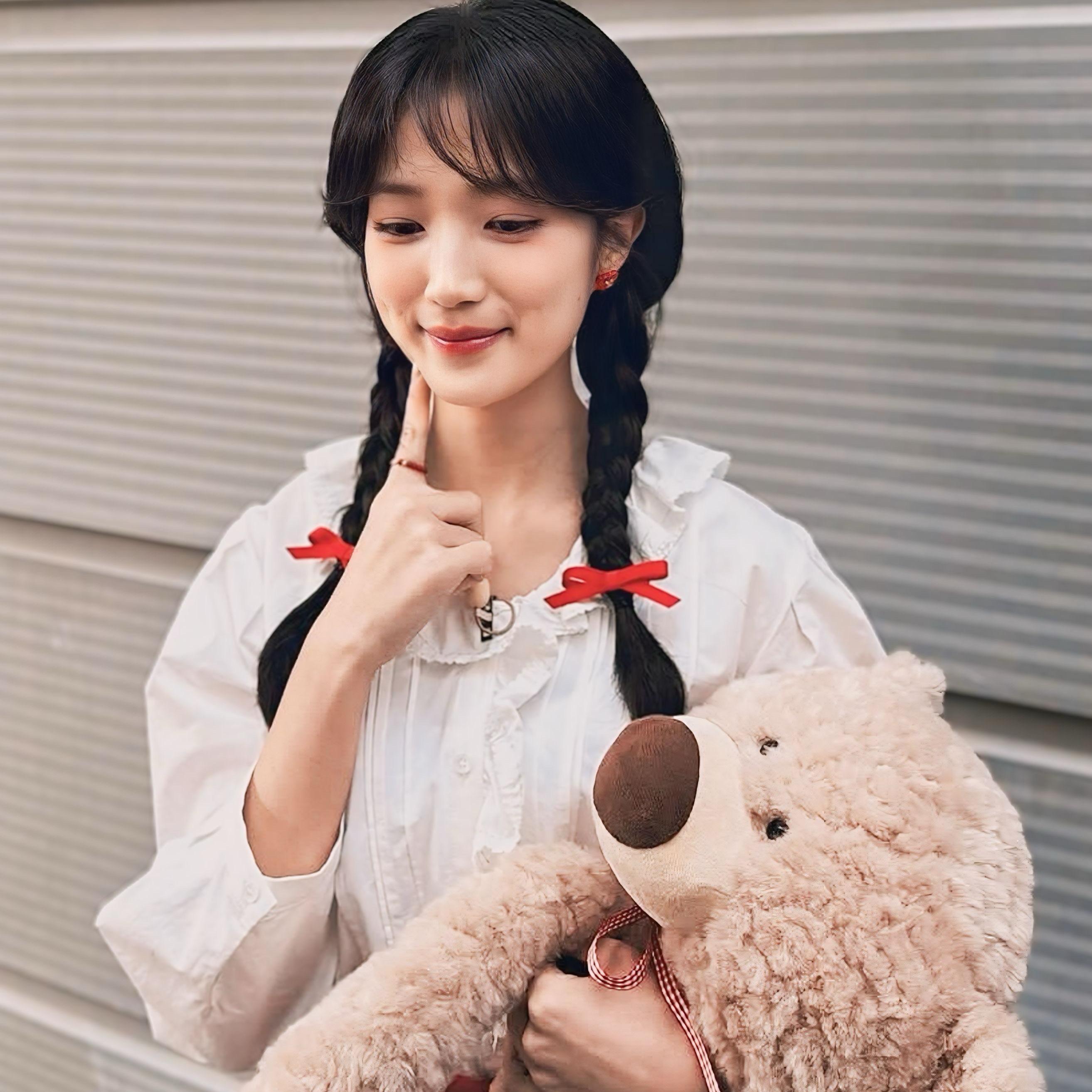 Recent activity shot of Kim Hyeyoon