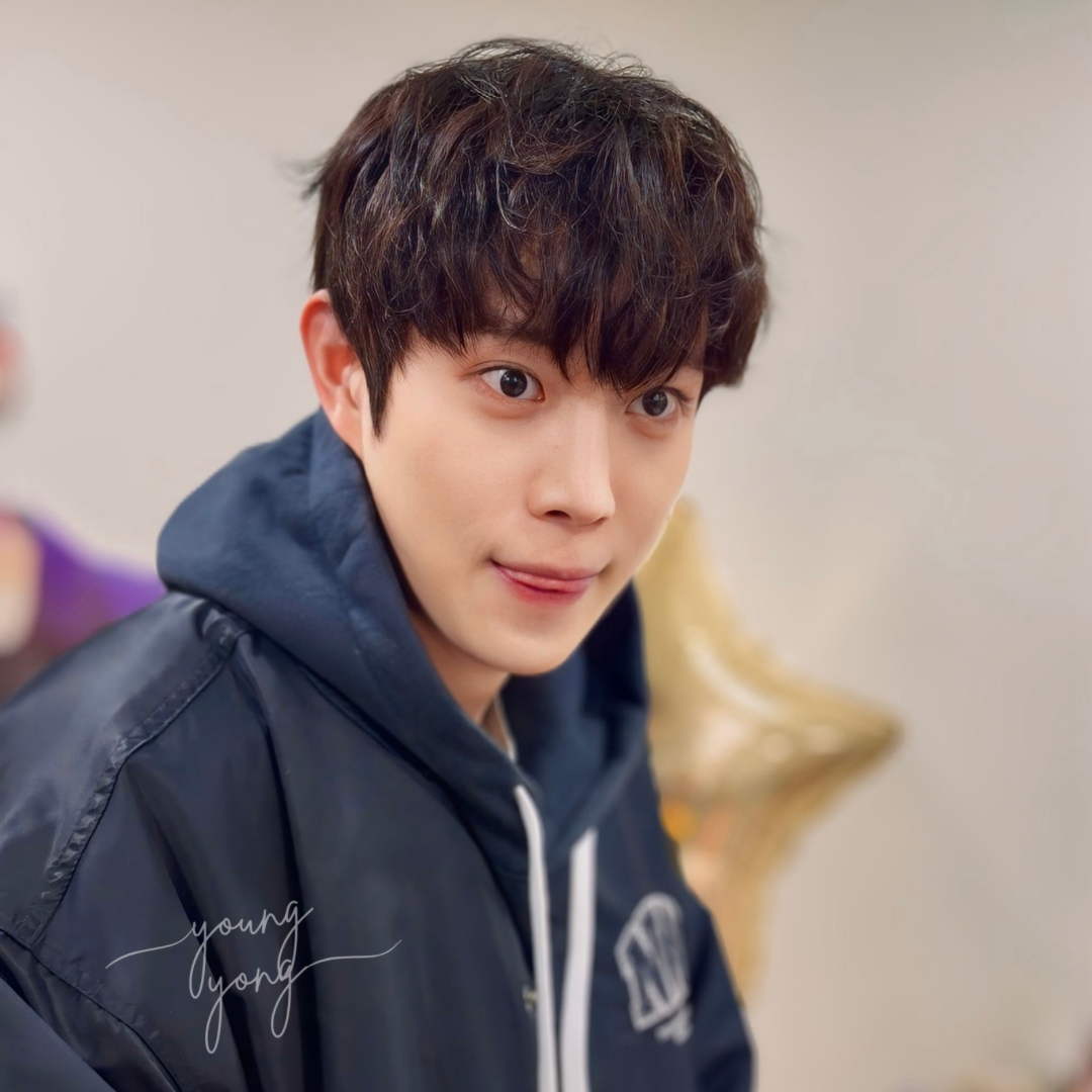 A moment captured by a fan of Kim Youngdae