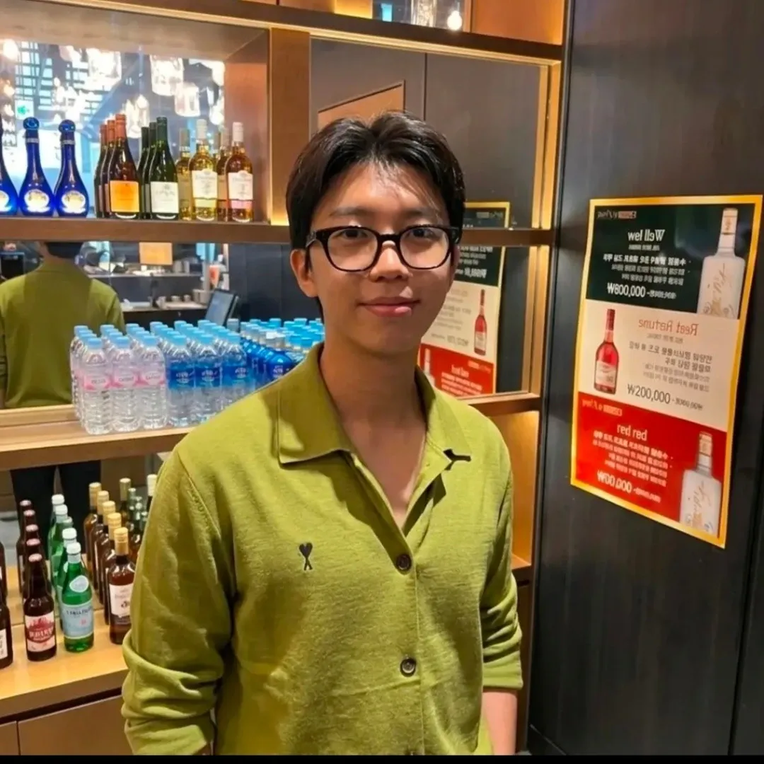 Foto kegiatan terbaru dari Lim Youngwoong