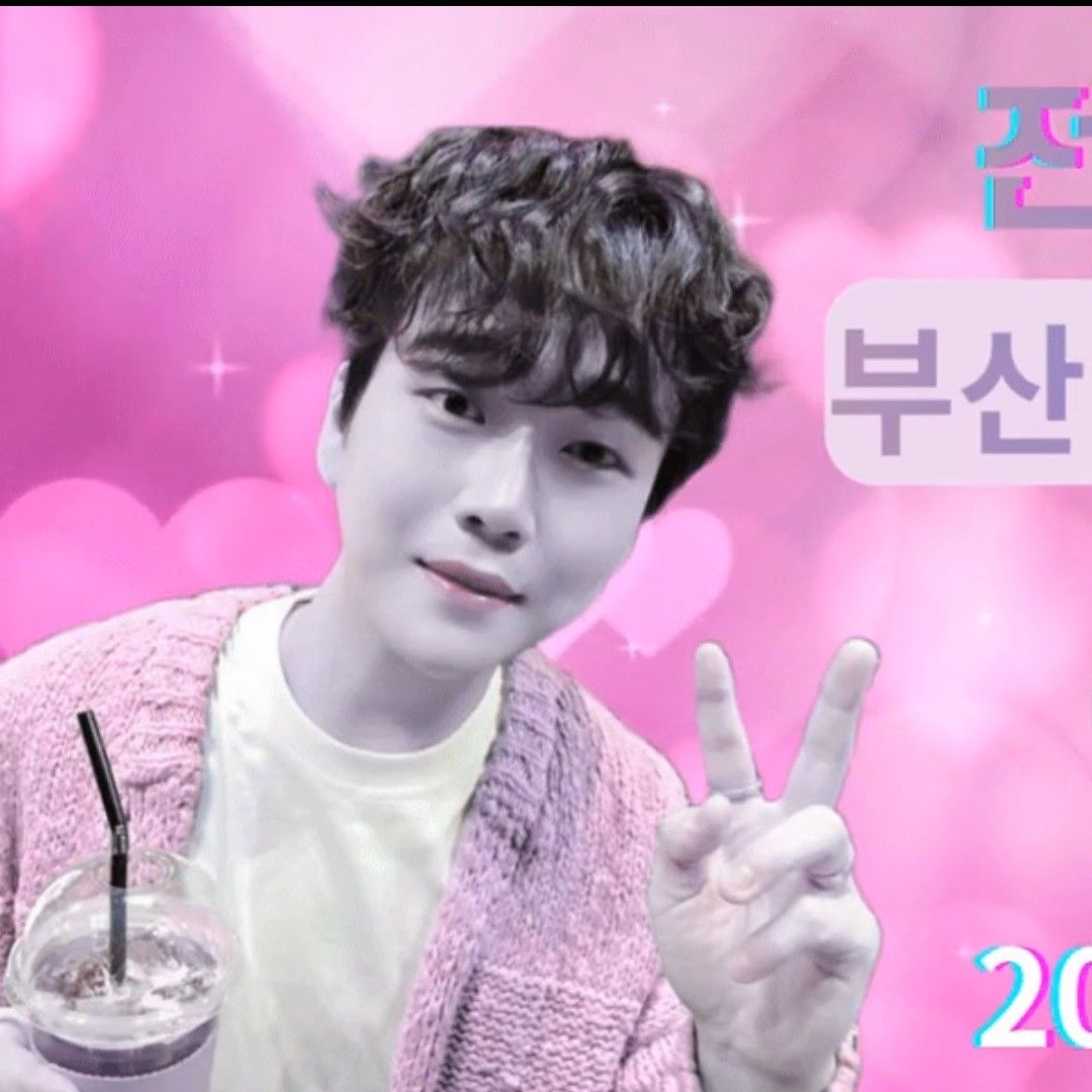 A moment captured by a fan of Hwang Youngwoong