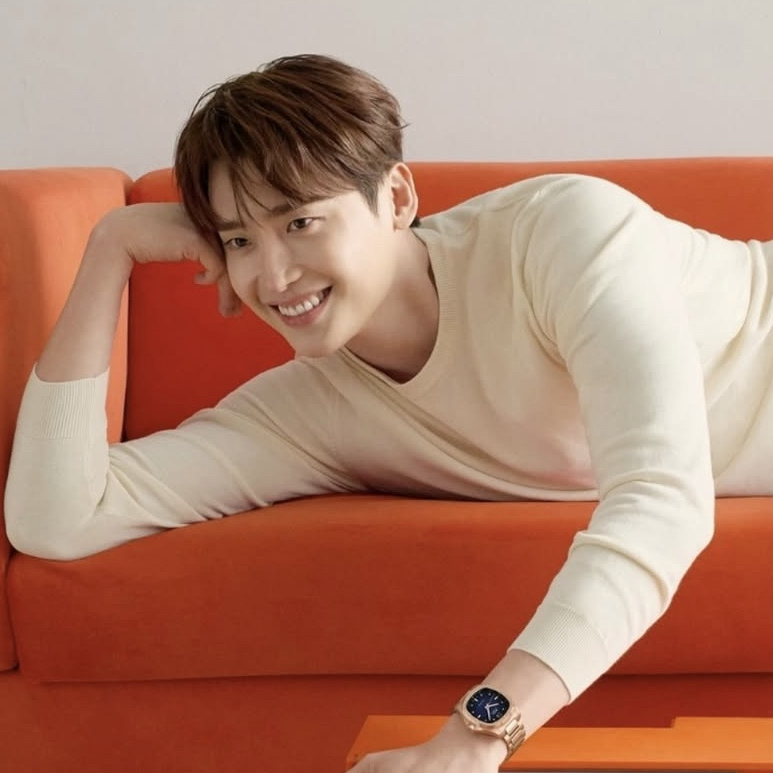 Recent activity shot of Lee Jongsuk