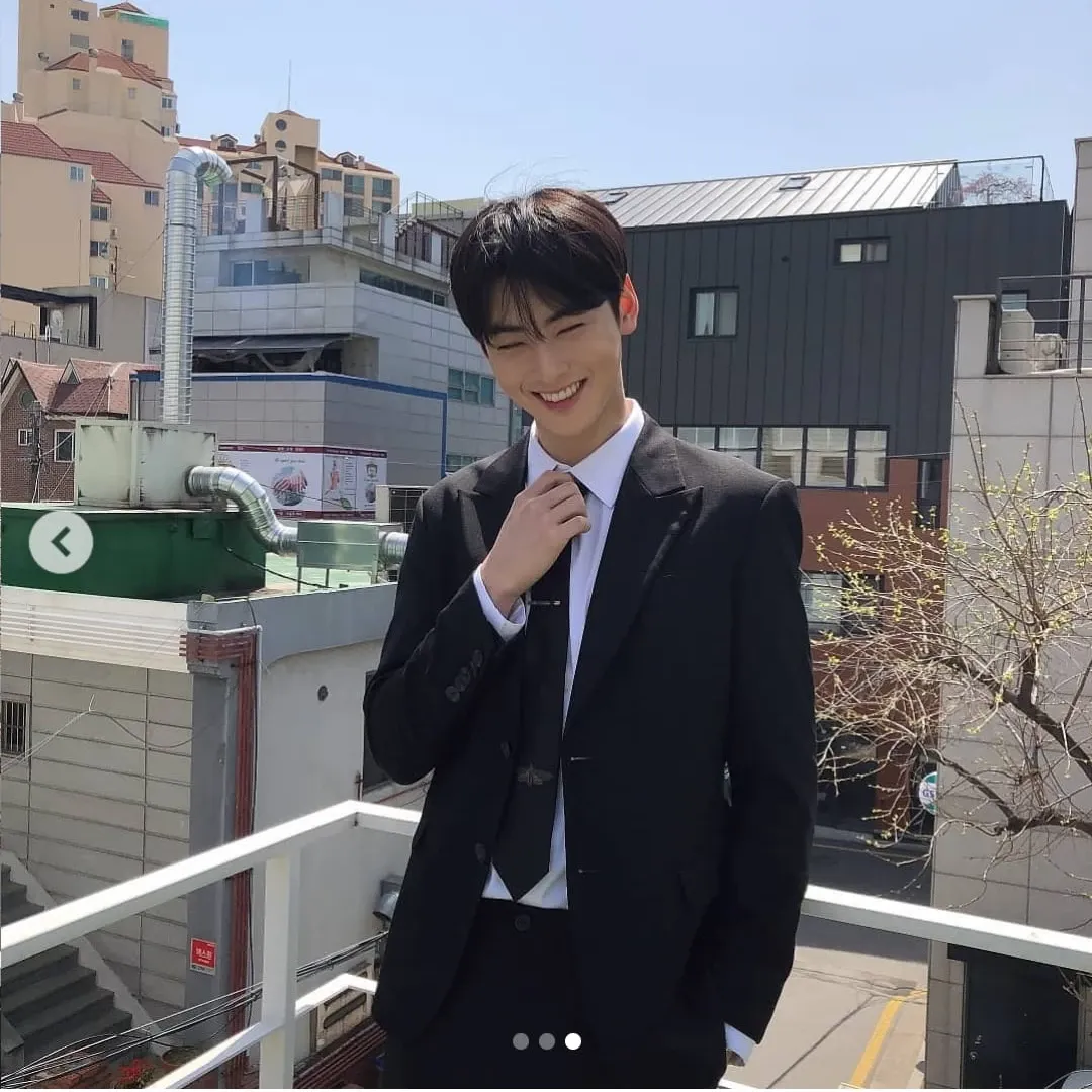Behind-the-scenes cut of Cha Eunwoo