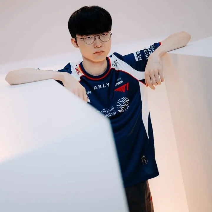 Latest photo of Faker