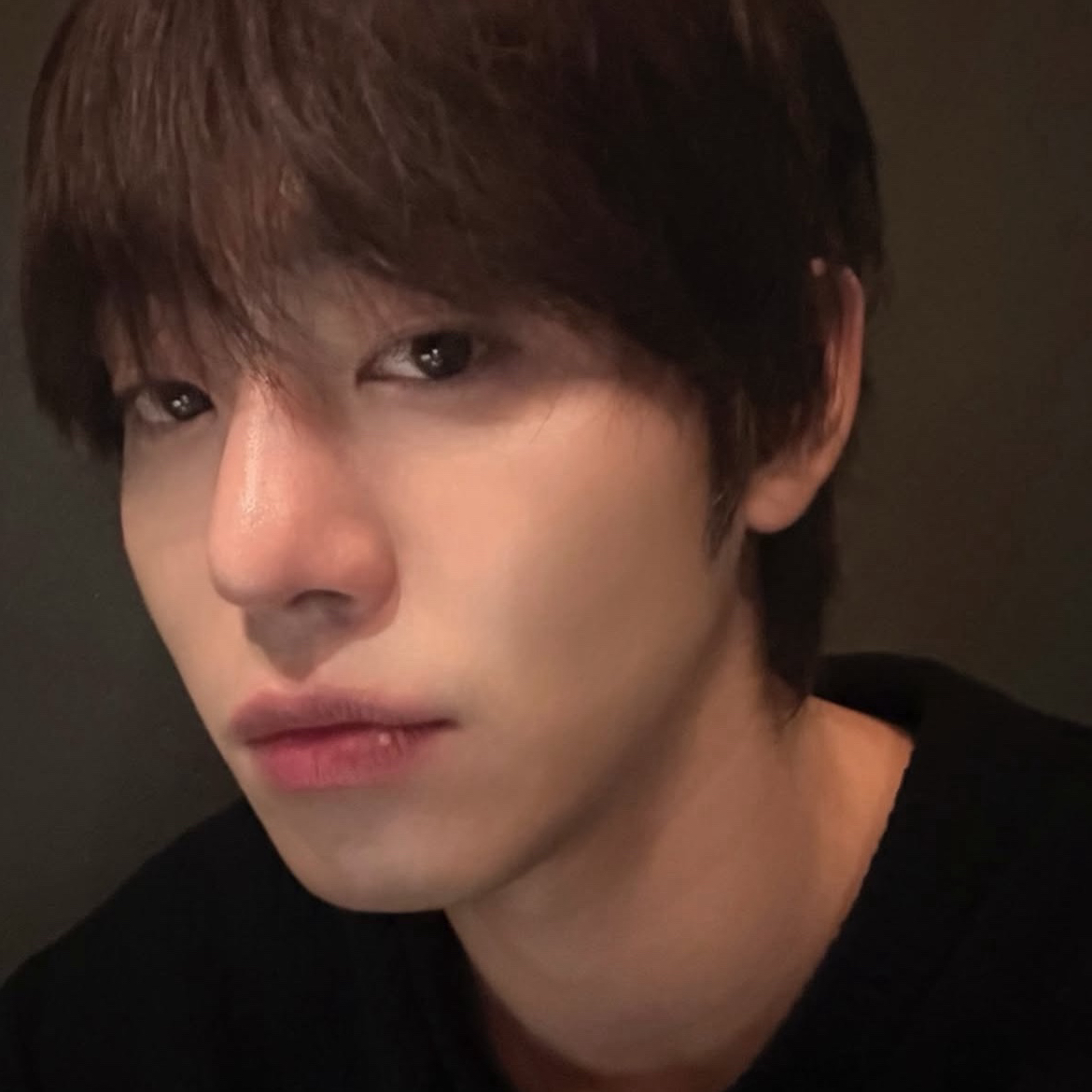 A moment captured by a fan of Ahn Hyoseop