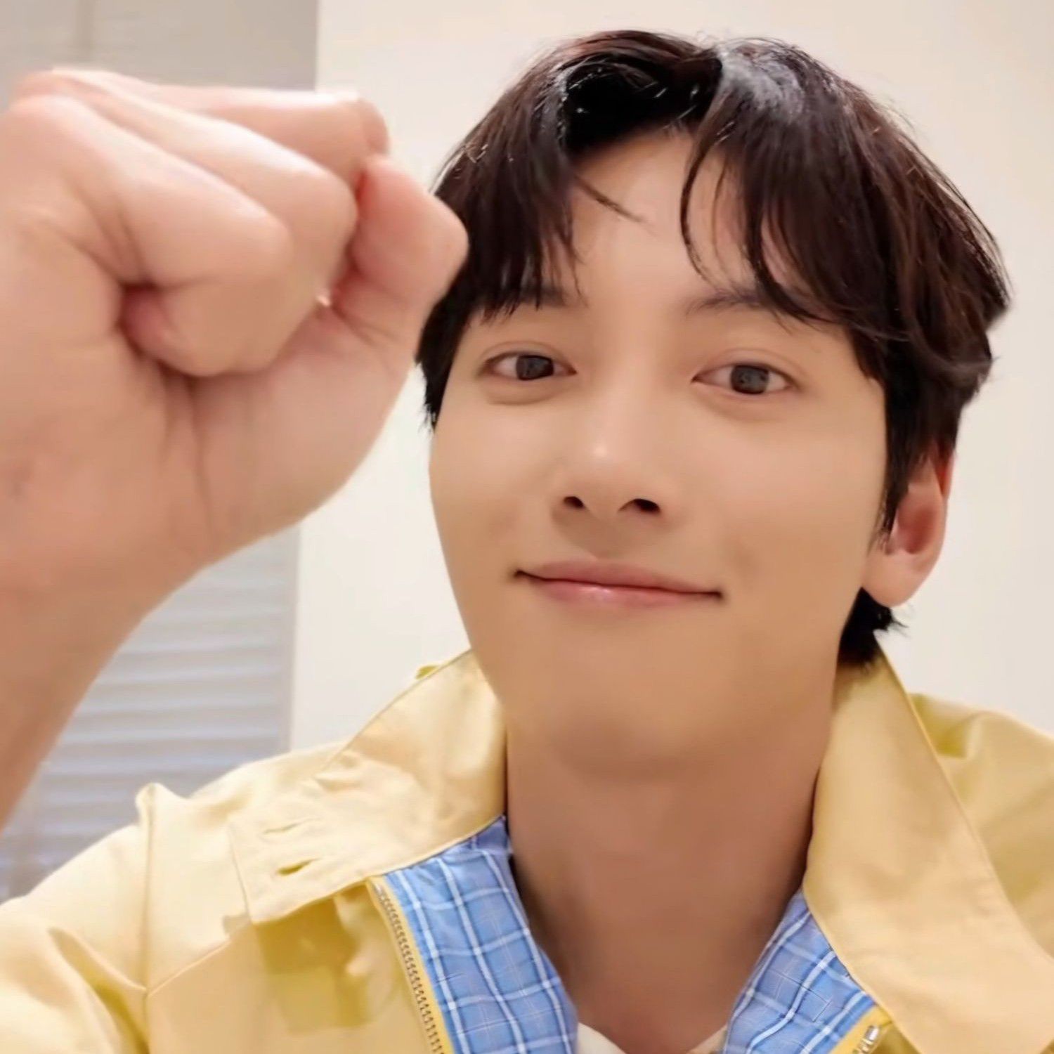 粉丝拍下的池昌旭瞬间