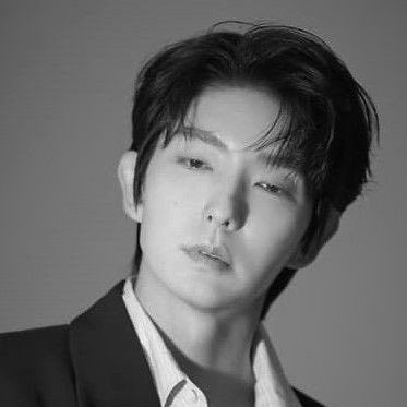 Behind-the-scenes cut of Lee Joongi