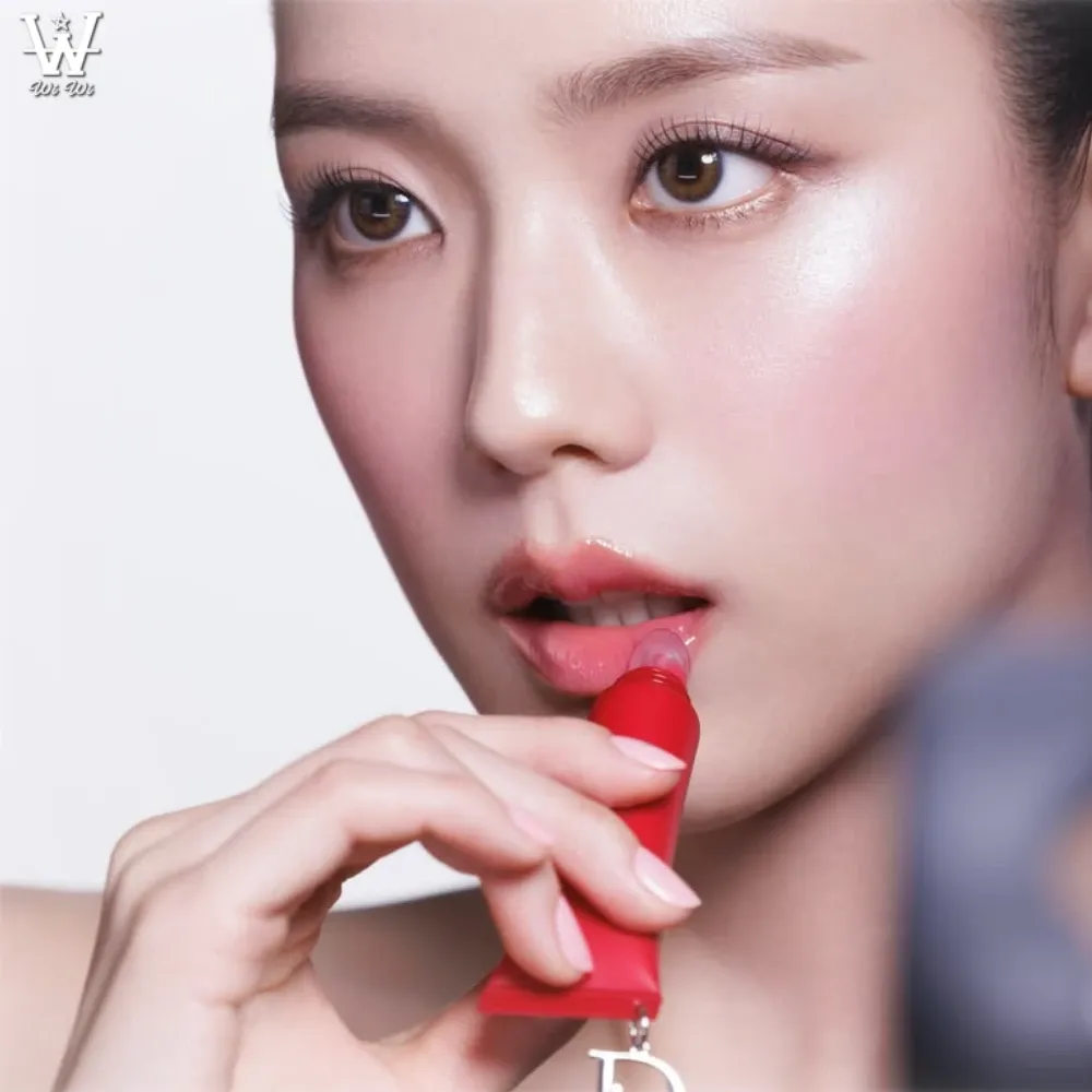 Recent activity shot of Jisoo (1995)