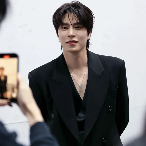 Top moment of Hong Jonghyun selected by the fandom