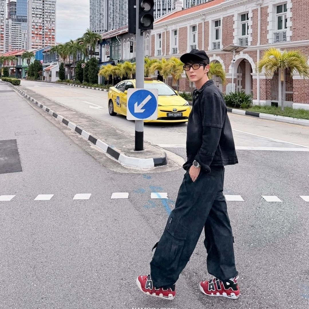 A moment captured by a fan of Lee Joongi