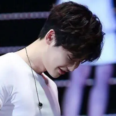 Behind-the-scenes cut of Lee Jongsuk