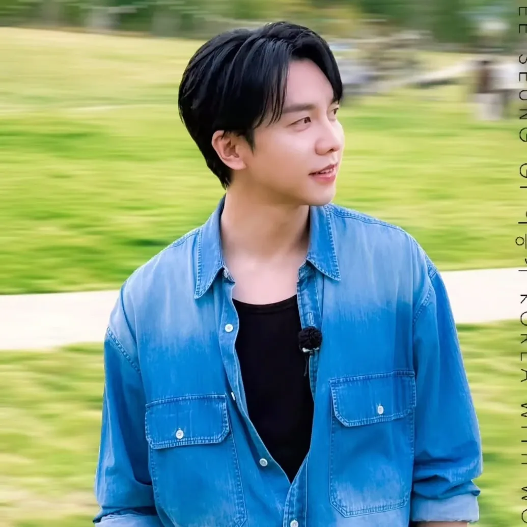 Momen yang diabadikan oleh penggemar Lee Seunggi