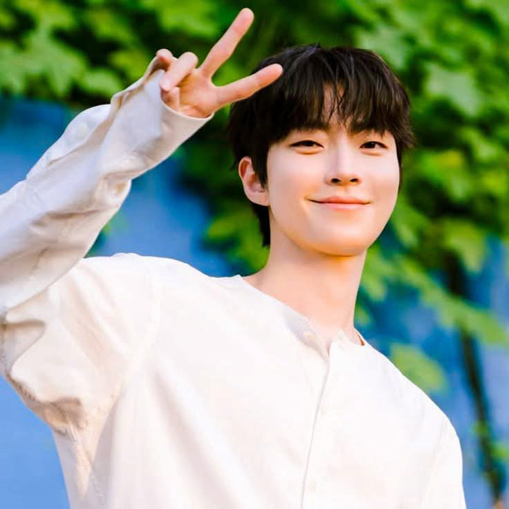 황인엽의 비하인드 컷