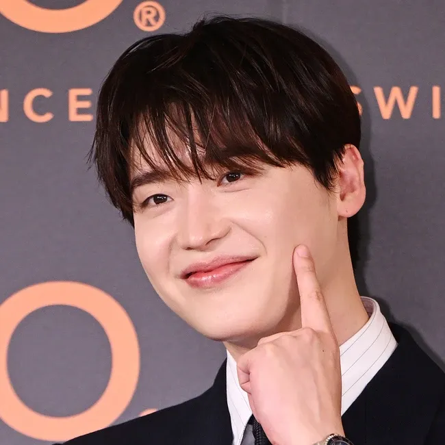 A moment captured by a fan of Lee Jongsuk