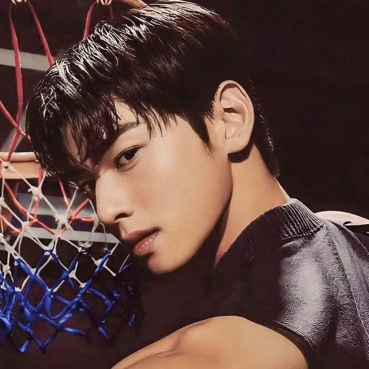 Behind-the-scenes cut of Cha Eunwoo
