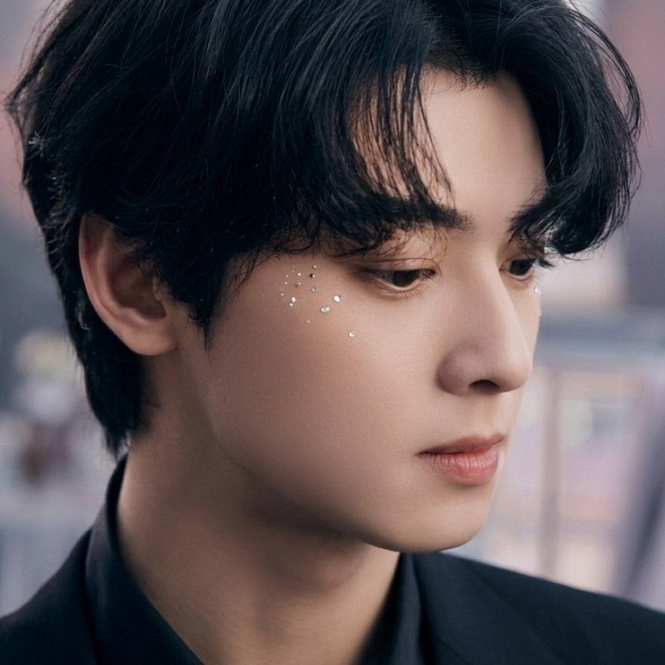 Recent activity shot of Cha Eunwoo