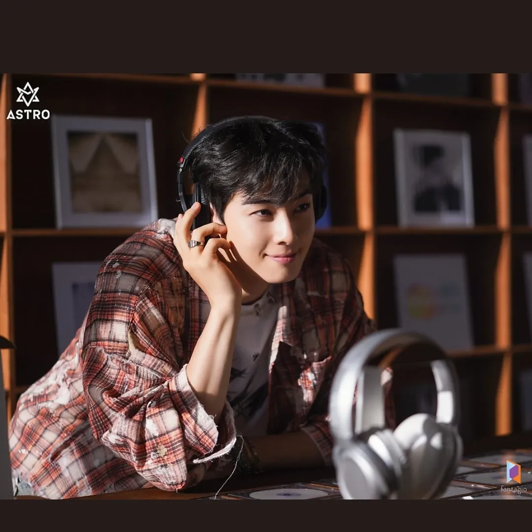 Latest photo of Cha Eunwoo