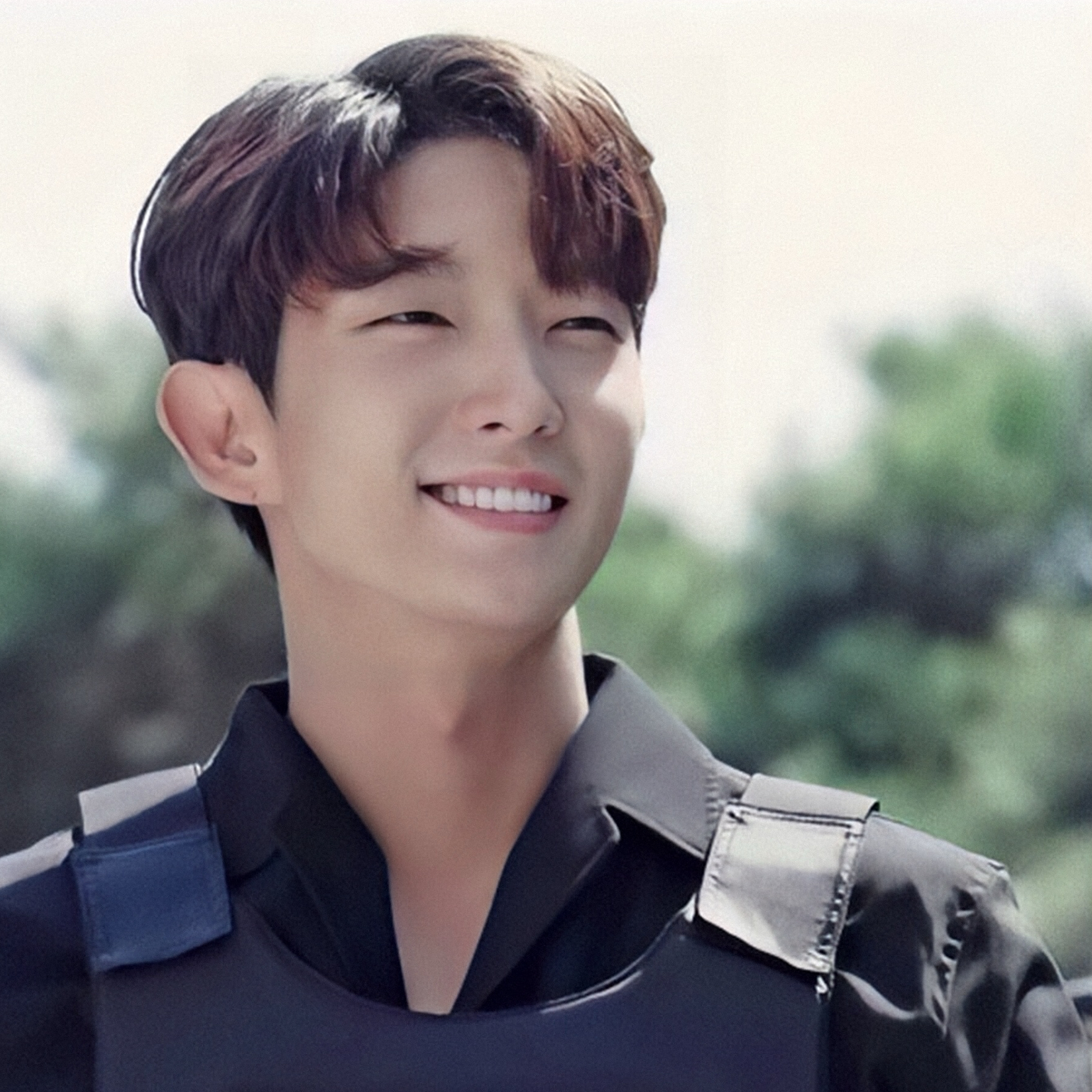 Behind-the-scenes cut of Lee Joongi