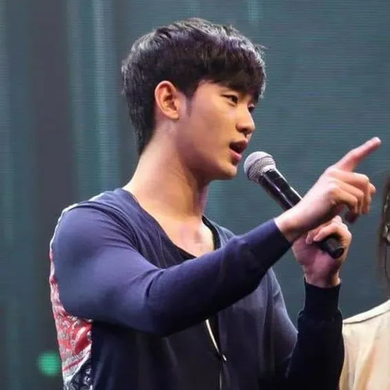 A moment captured by a fan of Kim Soohyun