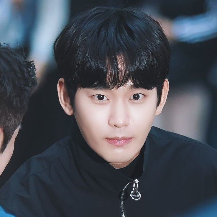 粉絲拍下的金秀賢瞬間