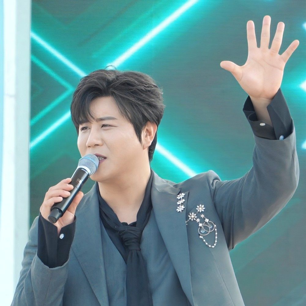 チン・ヘソンの最近の活動ショット