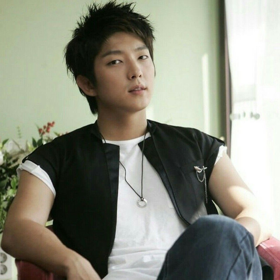 A moment captured by a fan of Lee Joongi