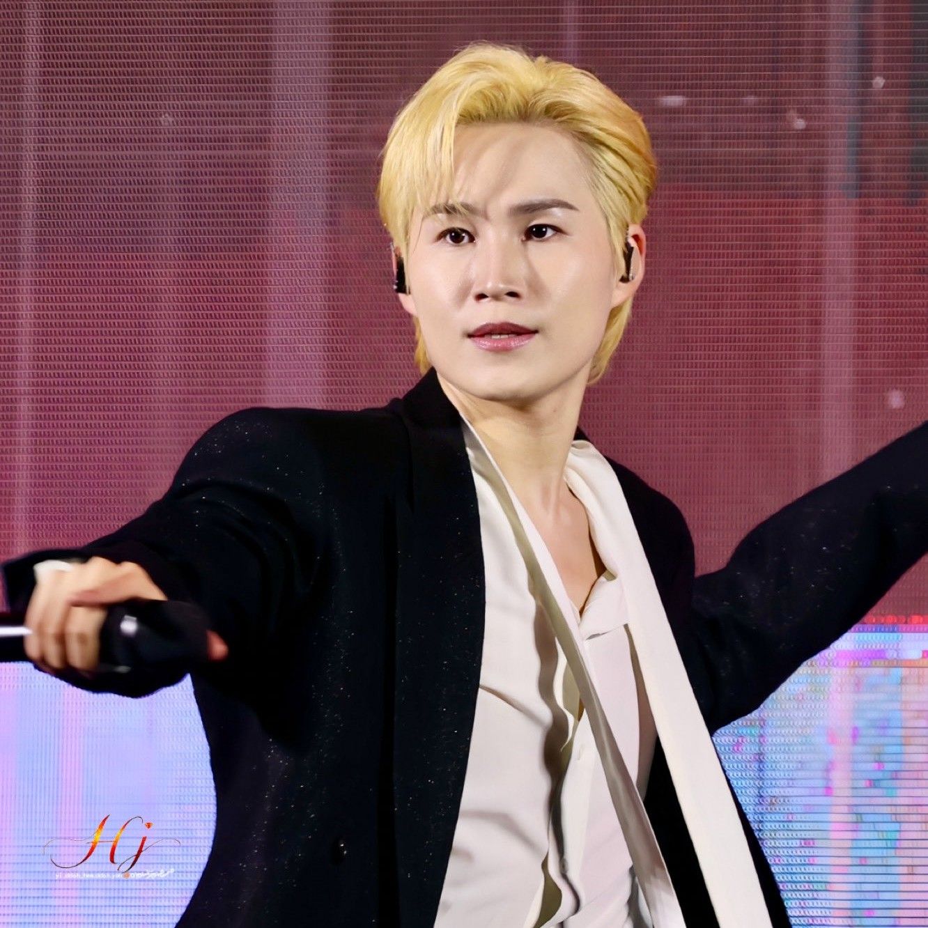 粉丝拍下的金熙栽瞬间