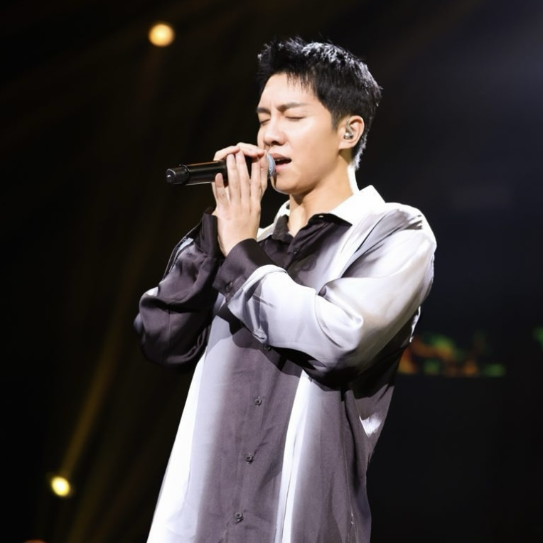 Behind-the-scenes cut of Lee Seunggi