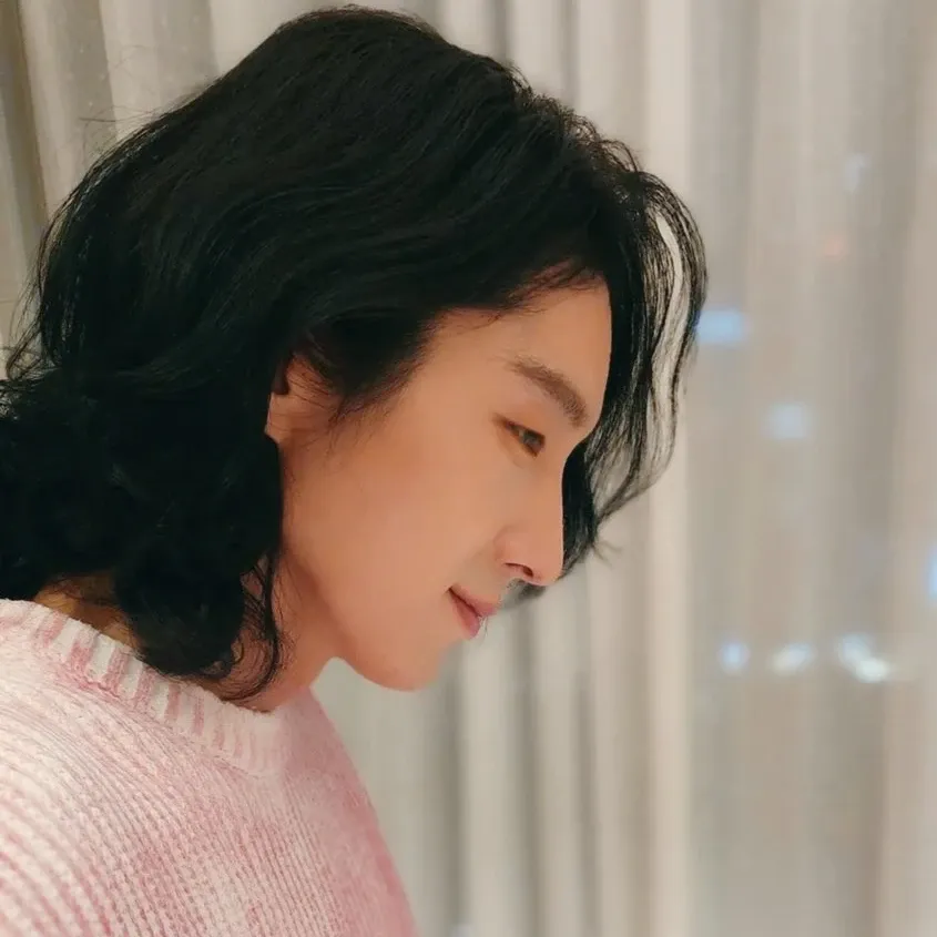 Behind-the-scenes cut of Lee Joongi