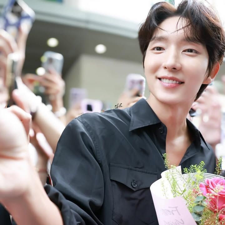 A moment captured by a fan of Lee Joongi