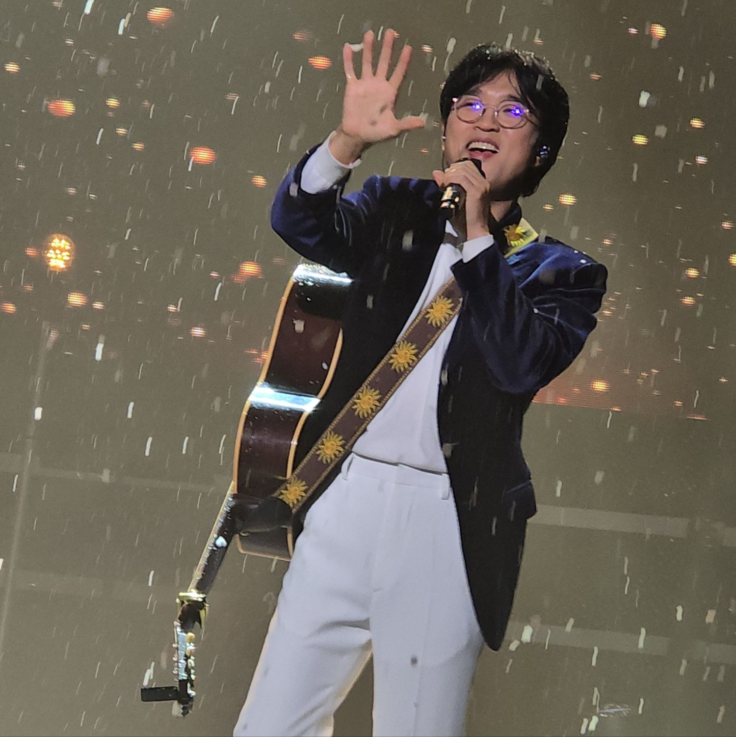 A moment captured by a fan of Bak Changgeun