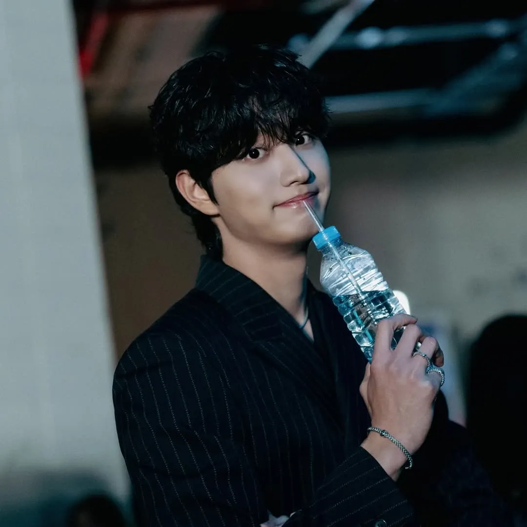 Behind-the-scenes cut of Kim Jaewon