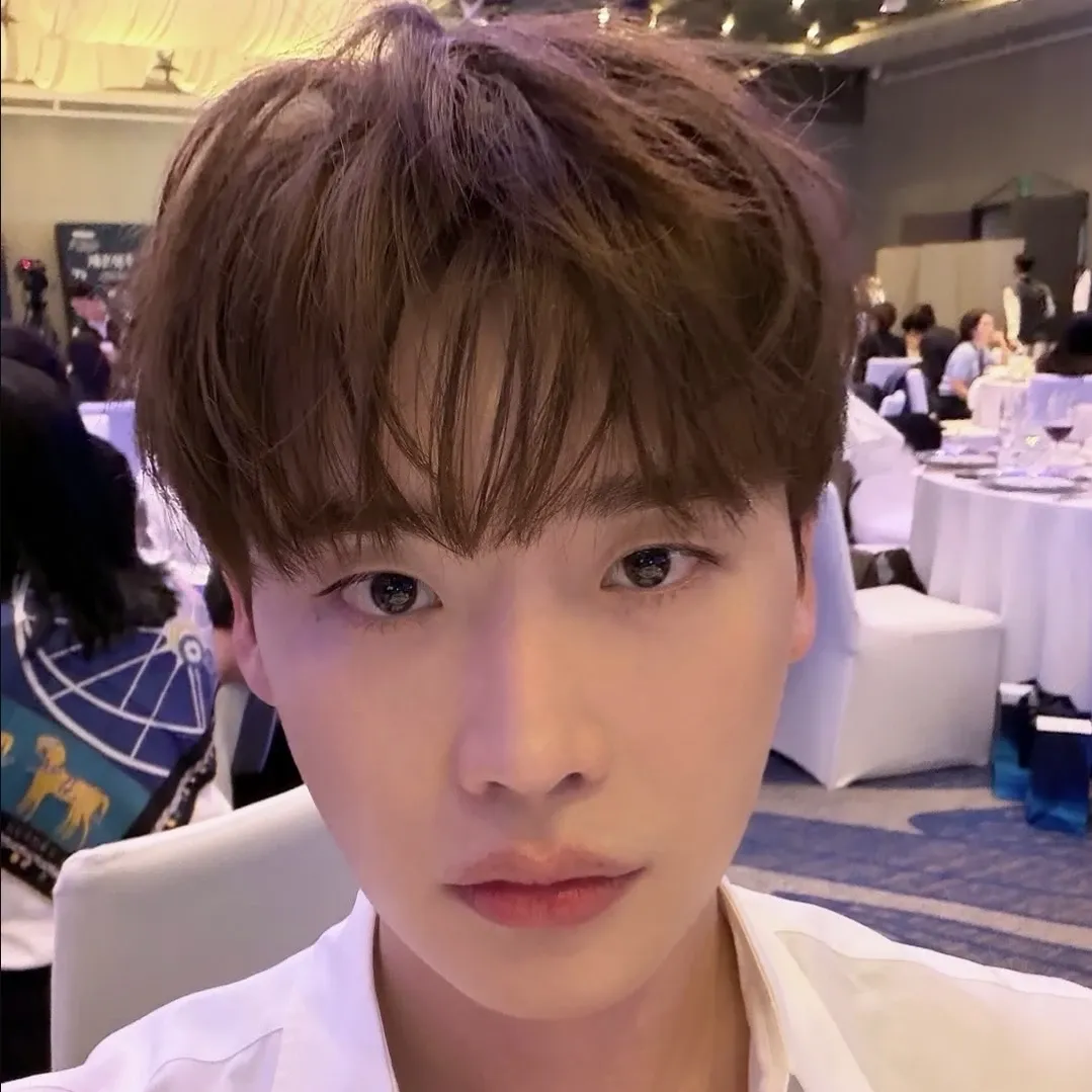 Behind-the-scenes cut of Lee Jongsuk