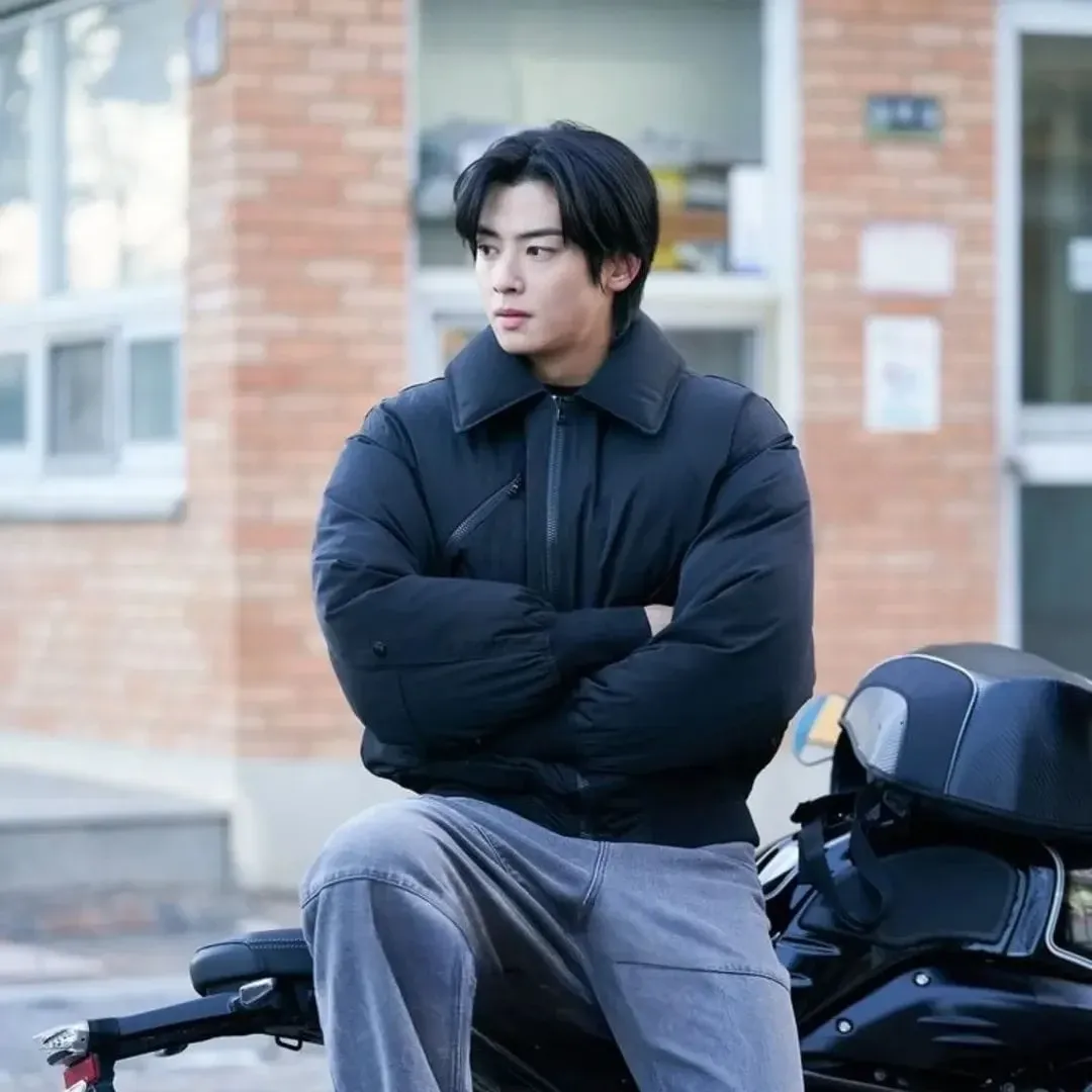 A moment captured by a fan of Cha Eunwoo