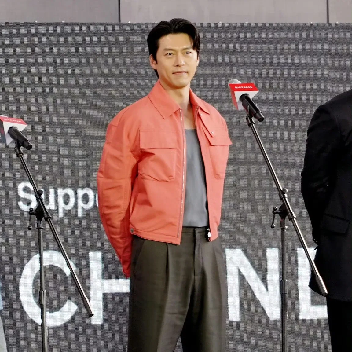 Cuplikan di balik layar dari Hyun Bin