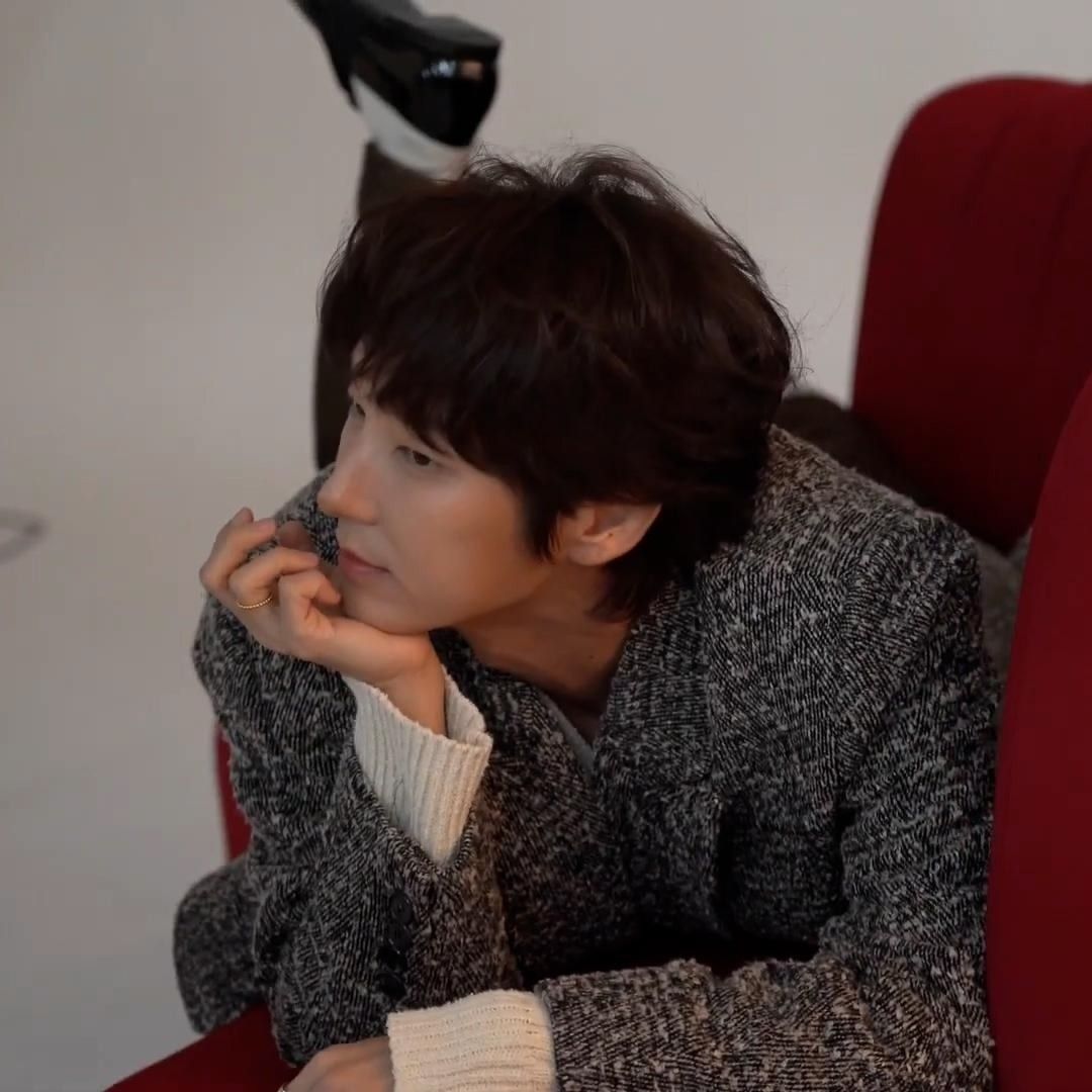 A moment captured by a fan of Lee Joongi