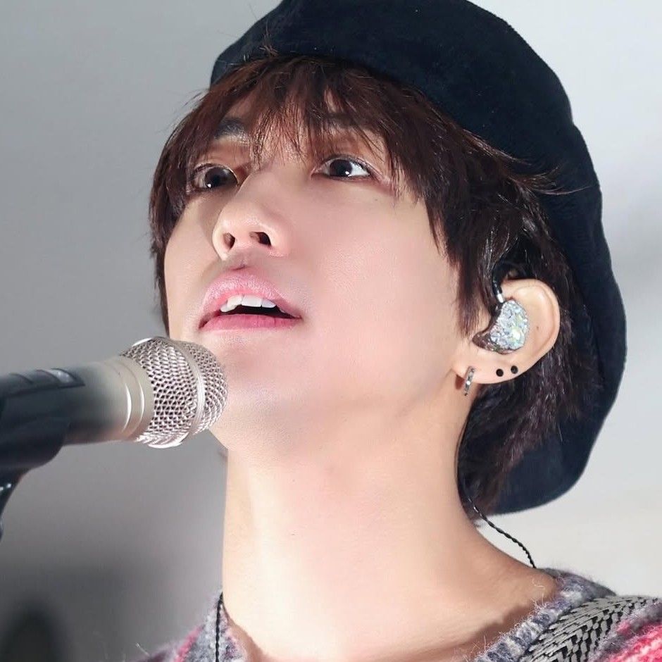 A moment captured by a fan of Lee Seungyoon