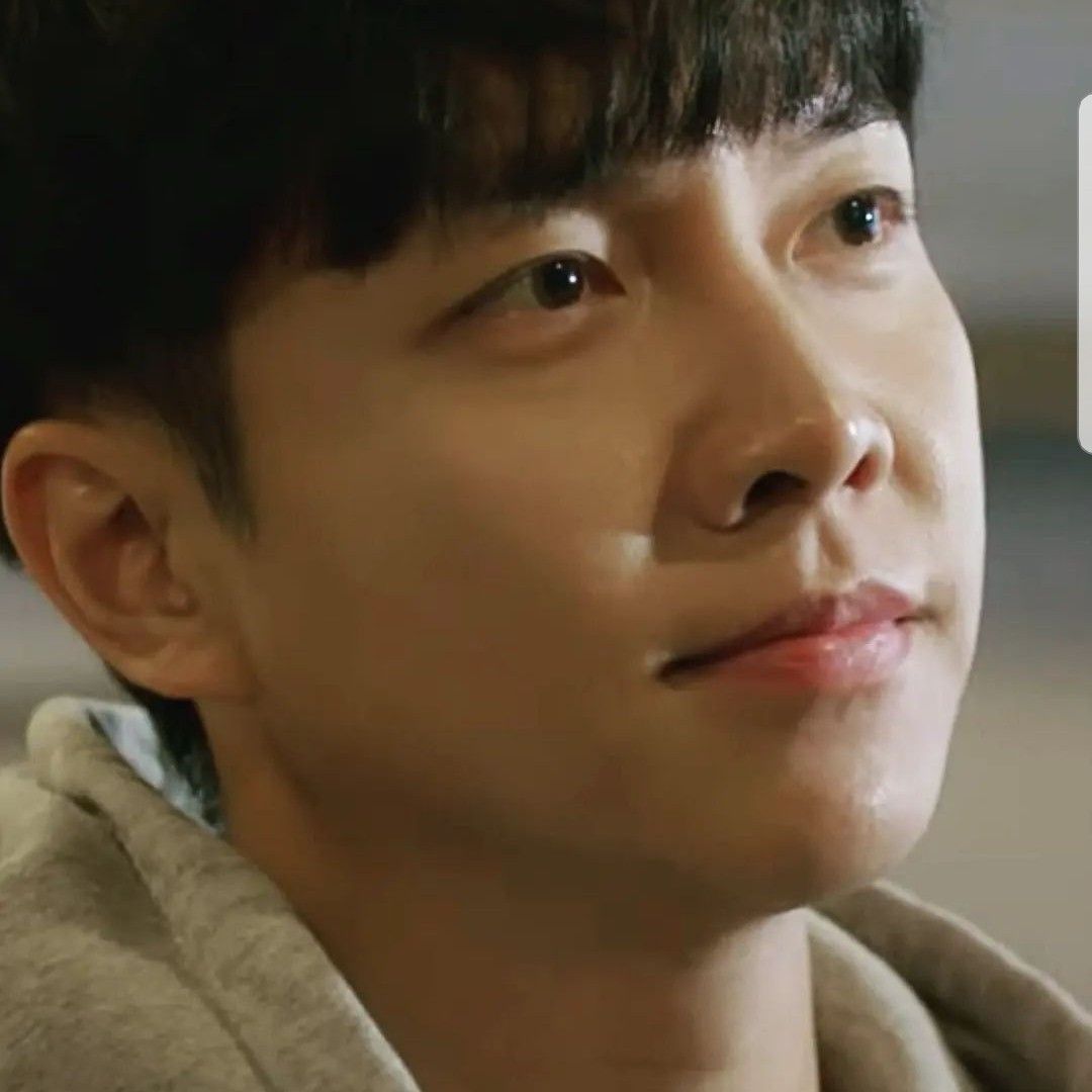 Foto kegiatan terbaru dari Lee Seunggi