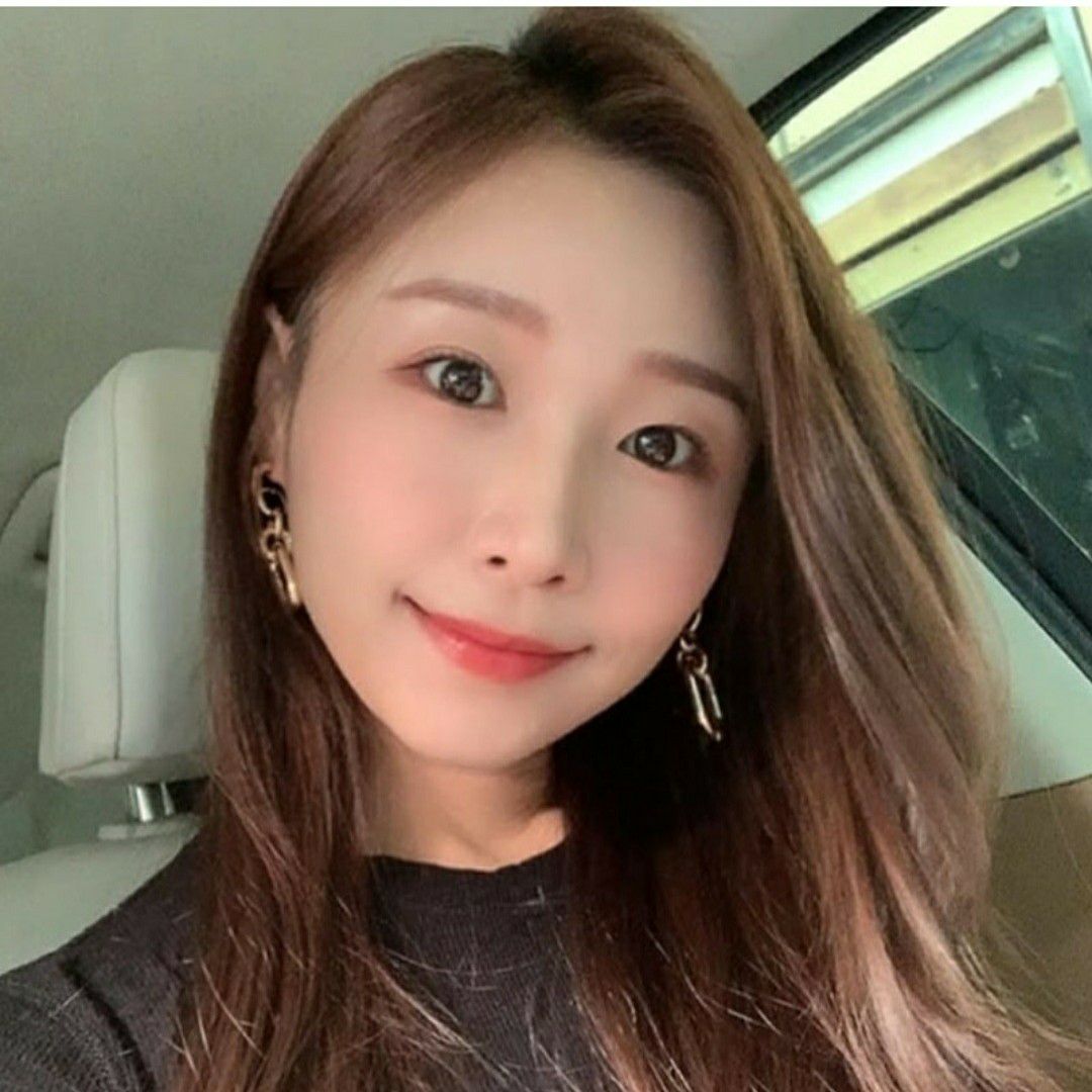 Behind-the-scenes cut of Lee Sona