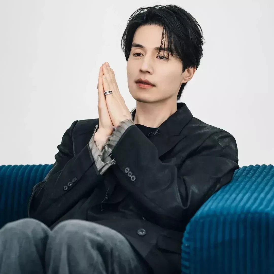 Behind-the-scenes cut of Lee Dongwook