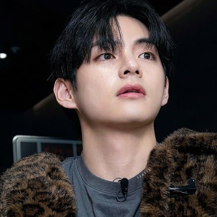 Konten selebriti populer yang sedang hangat di komunitas