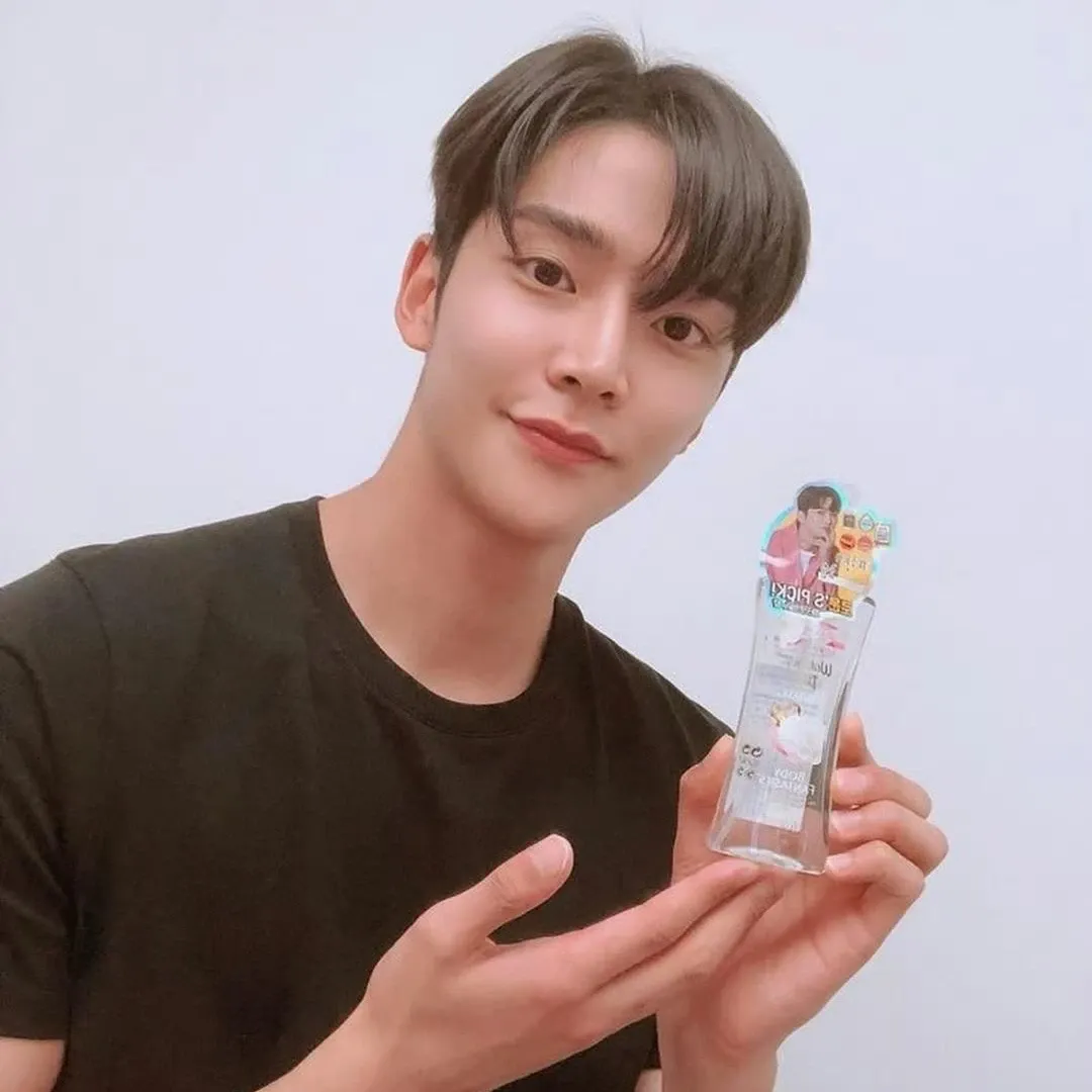 Momen yang diabadikan oleh penggemar Rowoon
