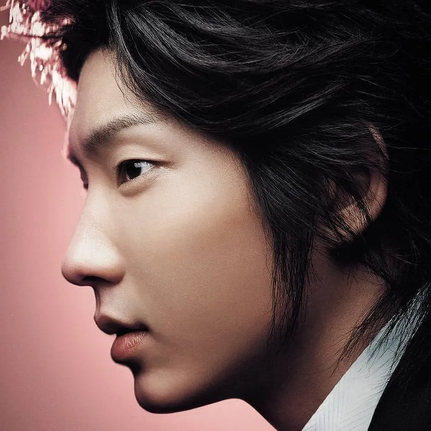 Behind-the-scenes cut of Lee Joongi