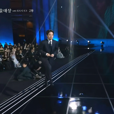 Behind-the-scenes cut of Park Jeongmin