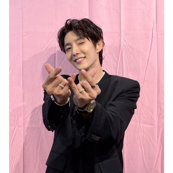 A moment captured by a fan of Lee Joongi