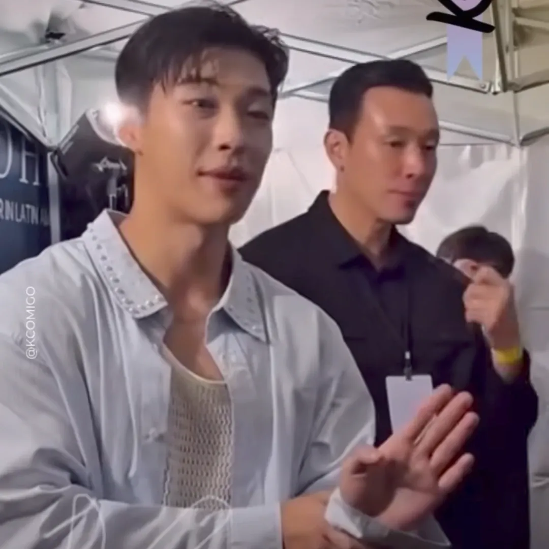 A moment captured by a fan of Woo Dohwan