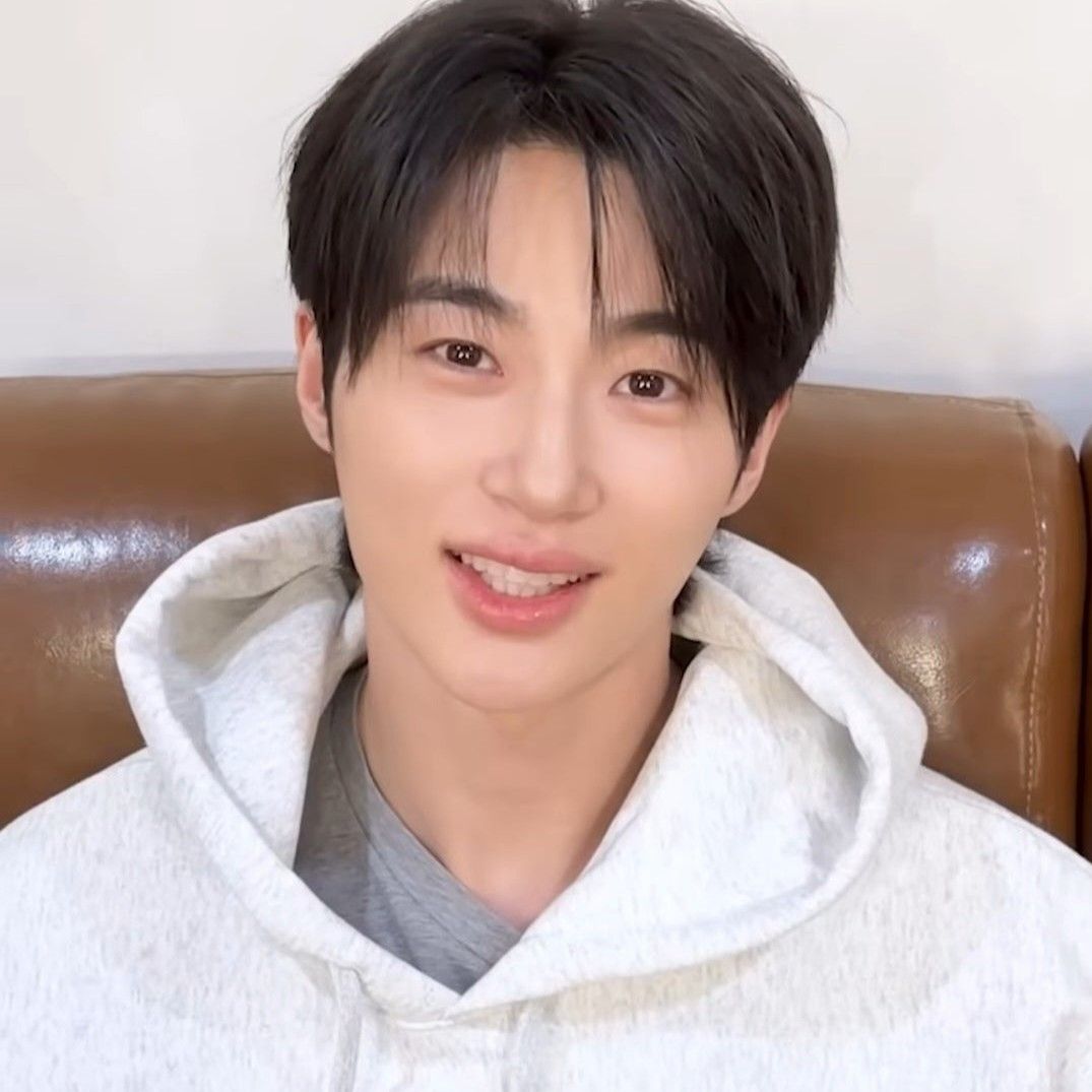 Behind-the-scenes cut of Byeon Wooseok