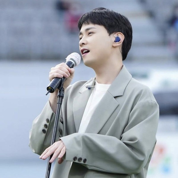 Top moment of Min Kyunghoon selected by the fandom