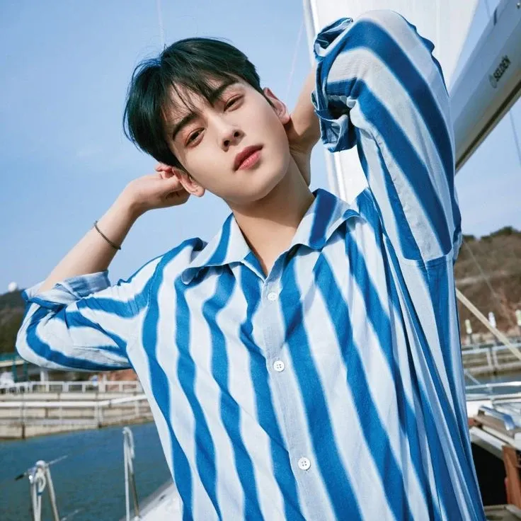 A moment captured by a fan of Cha Eunwoo